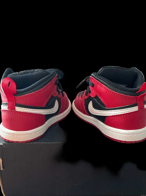 Jordan 1 Mid toddler shoes size 7c